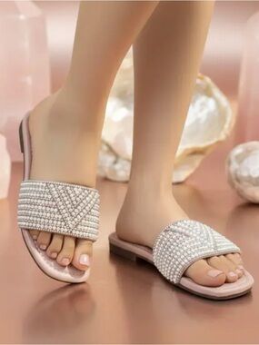 NWT!! TOP Moda Pearl Embellished Slide Mules